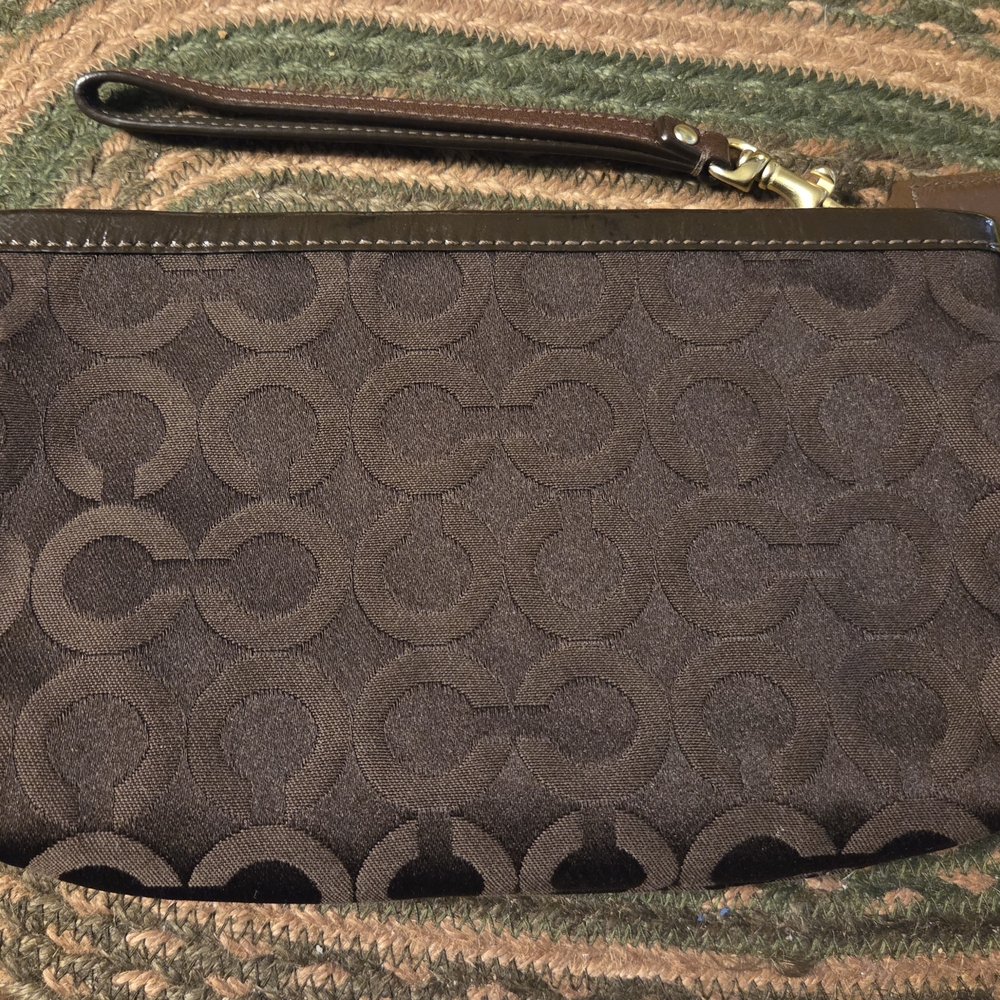 Coach Madison Medium Clutch Pouch Chocolate Brown W/Wristlet  Elegant !  Nwot - Picture 5 of 10